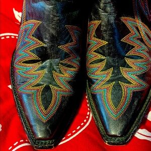 Old gringo western black boot with colorful, whip stitch size 6 1/2. Versatile